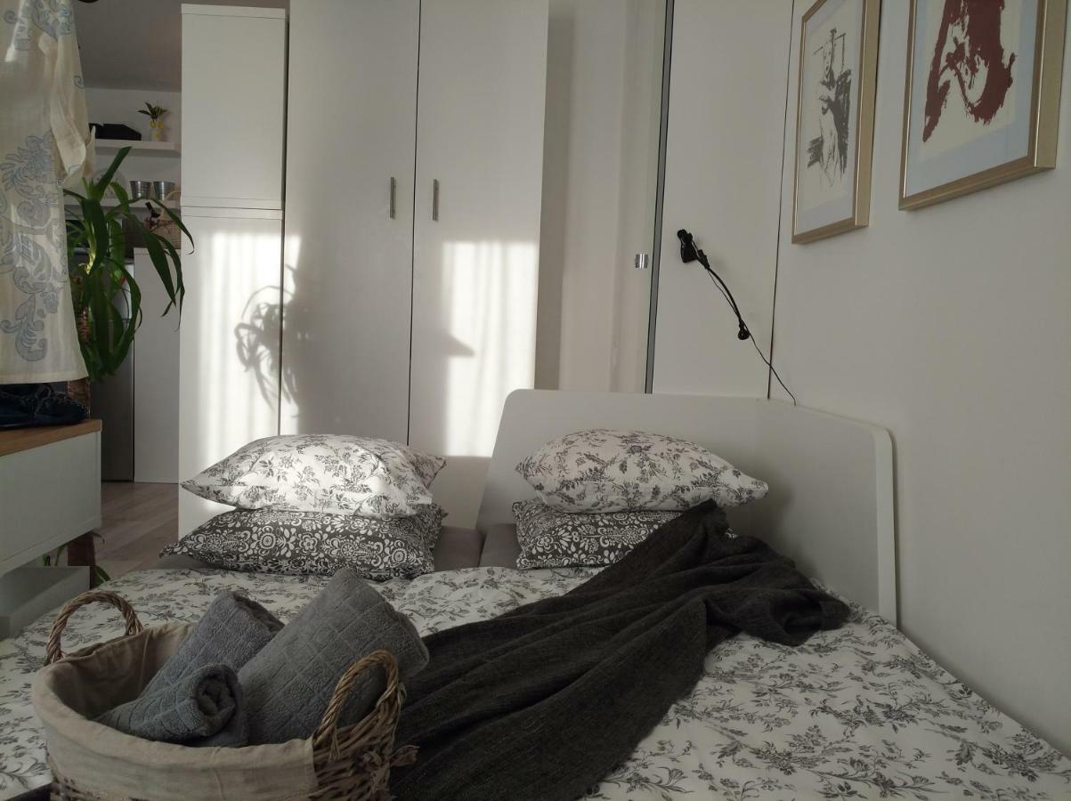 New Studio Apartment Sun With Free Parking ザグレブ エクステリア 写真