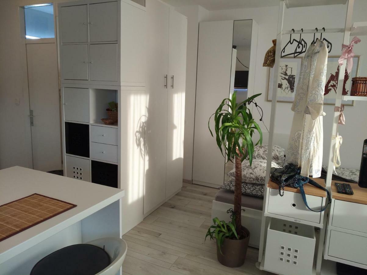 New Studio Apartment Sun With Free Parking ザグレブ エクステリア 写真